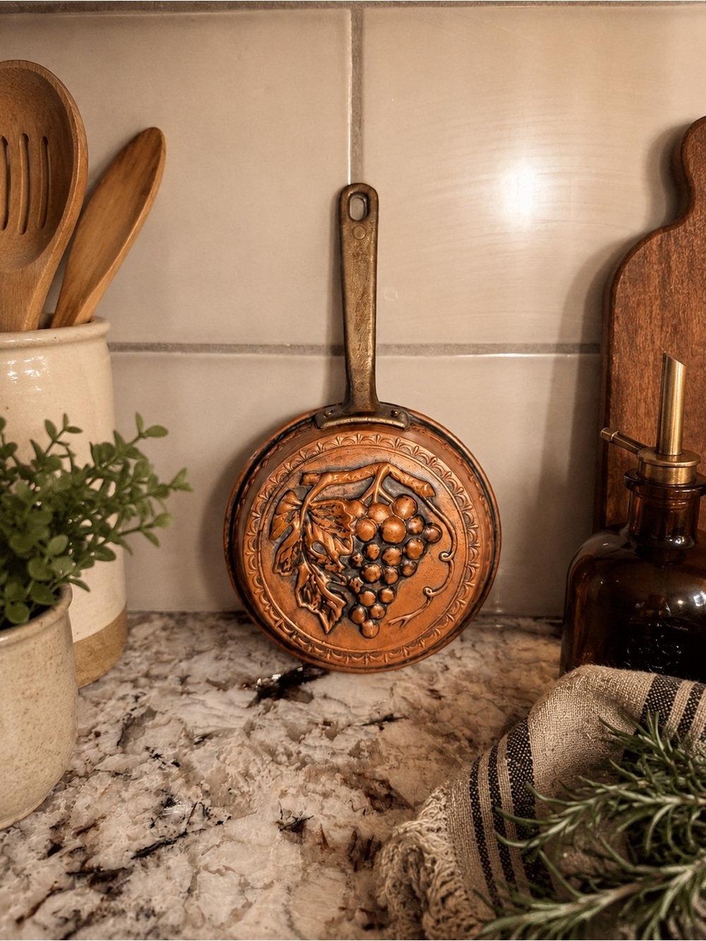 Vintage Copper Grape Motif Decorative Wall Hanging Mini Pan